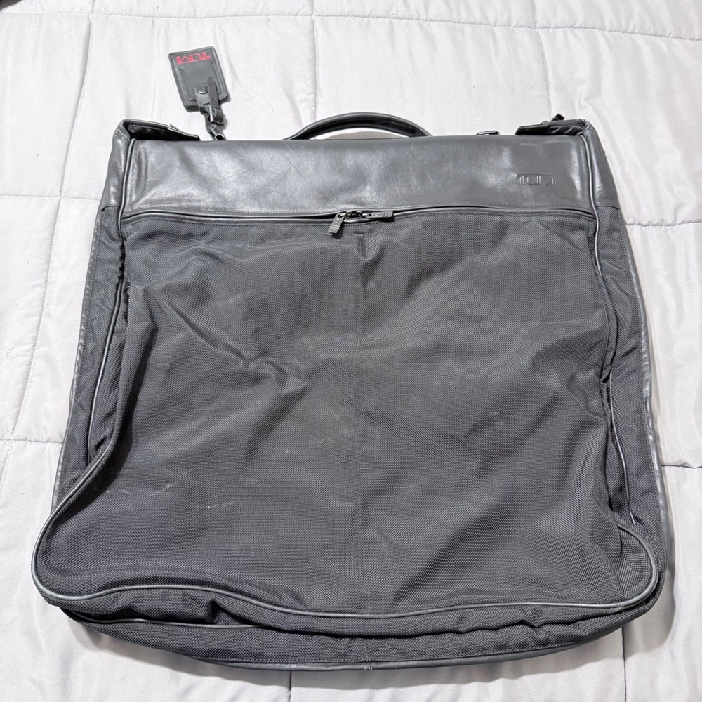 Tumi 43031D3 Black Ballistic Nylon Leather Trim Folding Garment Bag Travel